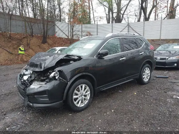 KNMAT2MV1JP622161 2018 NISSAN ROGUE - Image 2