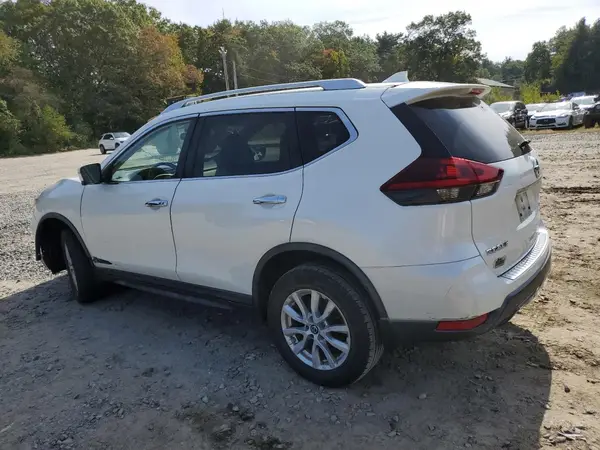 KNMAT2MV1JP622810 2018 NISSAN ROGUE - Image 2