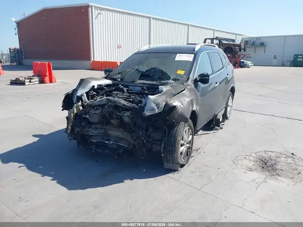 KNMAT2MV1JP623326 2018 NISSAN ROGUE - Image 2