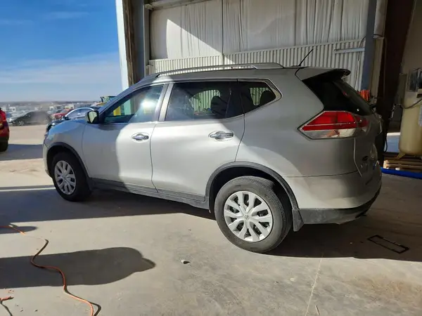 KNMAT2MV2GP631170 2016 NISSAN ROGUE - Image 2