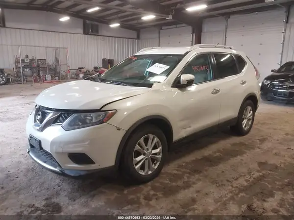 KNMAT2MV2GP672429 2016 NISSAN ROGUE - Image 2