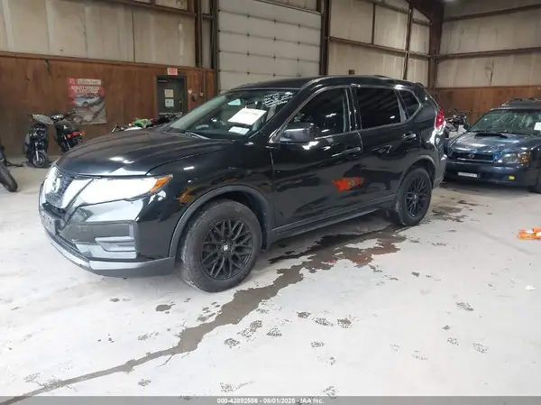 KNMAT2MV2HP500192 2017 NISSAN ROGUE - Image 2