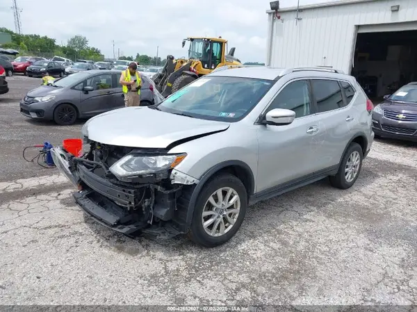 KNMAT2MV2HP502847 2017 NISSAN ROGUE - Image 2