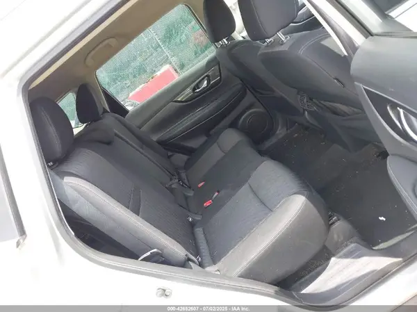 KNMAT2MV2HP502847 2017 NISSAN ROGUE - Image 8
