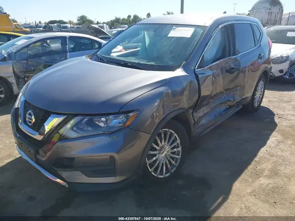 KNMAT2MV2HP503948 2017 NISSAN ROGUE - Image 2
