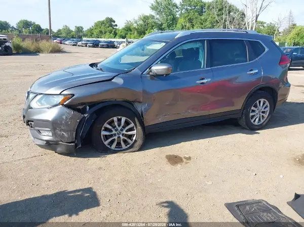 KNMAT2MV2HP504047 2017 NISSAN ROGUE - Image 2