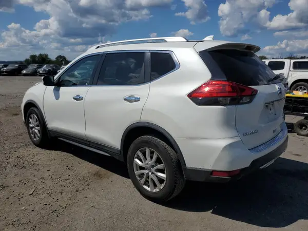 KNMAT2MV2HP505599 2017 NISSAN ROGUE - Image 2