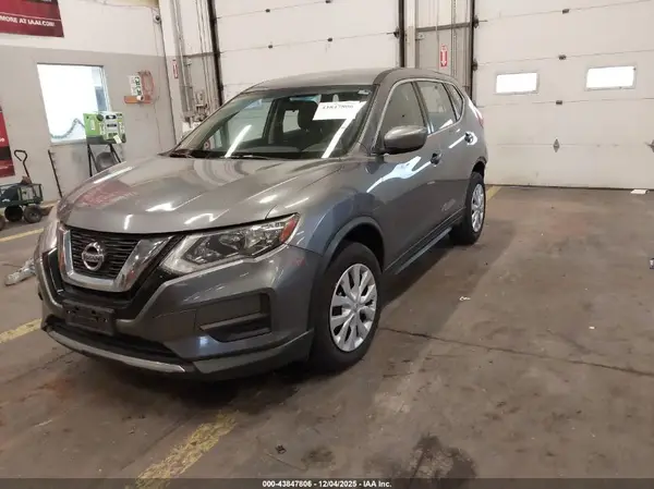 KNMAT2MV2HP505764 2017 NISSAN ROGUE - Image 2
