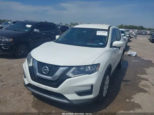 KNMAT2MV2HP516117 2017 NISSAN ROGUE - Image 2