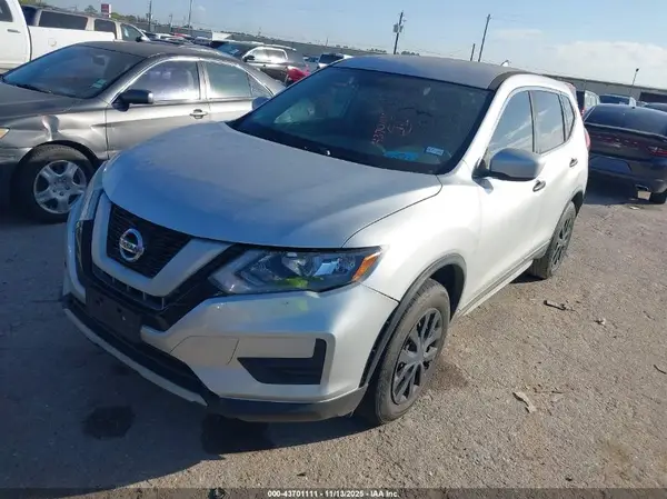 KNMAT2MV2HP516439 2017 NISSAN ROGUE - Image 2