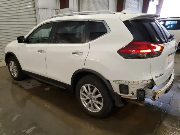 KNMAT2MV2HP520393 2017 NISSAN ROGUE - Image 2