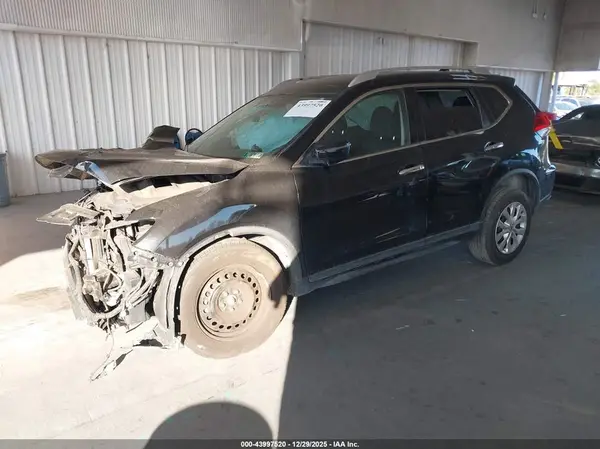 KNMAT2MV2HP520667 2017 NISSAN ROGUE - Image 2