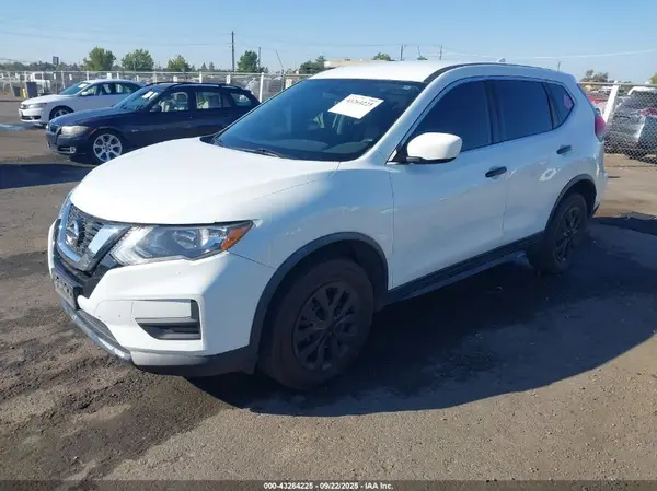 KNMAT2MV2HP521933 2017 NISSAN ROGUE - Image 2