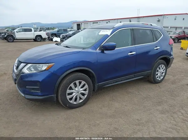 KNMAT2MV2HP525626 2017 NISSAN ROGUE - Image 2