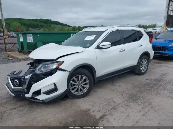 KNMAT2MV2HP528364 2017 NISSAN ROGUE - Image 2