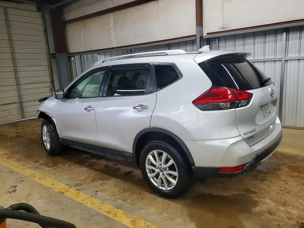 KNMAT2MV2HP532222 2017 NISSAN ROGUE - Image 2