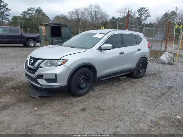 KNMAT2MV2HP533760 2017 NISSAN ROGUE - Image 2