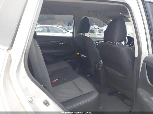 KNMAT2MV2HP533760 2017 NISSAN ROGUE - Image 8
