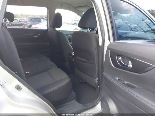 KNMAT2MV2HP534066 2017 NISSAN ROGUE - Image 8