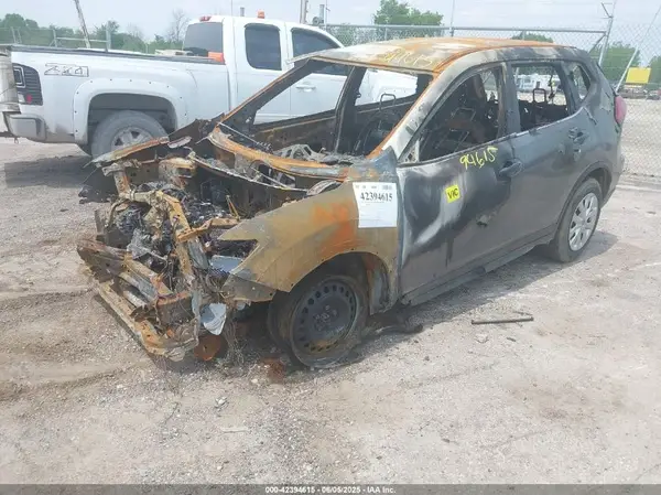 KNMAT2MV2HP535282 2017 NISSAN ROGUE - Image 2