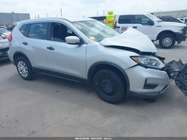 KNMAT2MV2HP538019 2017 NISSAN ROGUE - Image 1