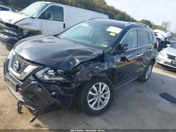 KNMAT2MV2HP539946 2017 NISSAN ROGUE - Image 2