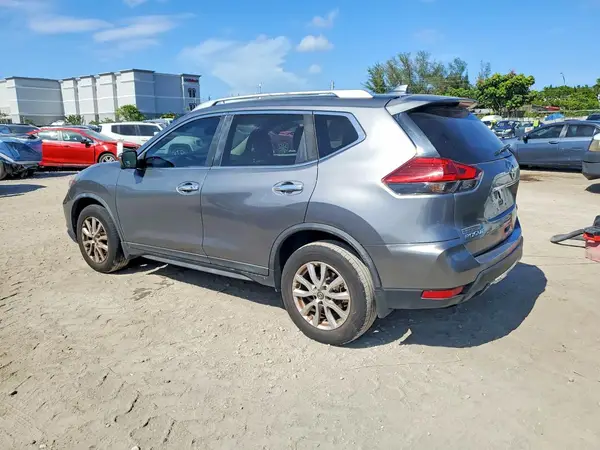 KNMAT2MV2HP557248 2017 NISSAN ROGUE - Image 2