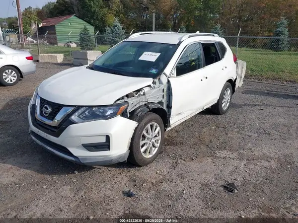 KNMAT2MV2HP558545 2017 NISSAN ROGUE - Image 2