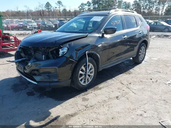 KNMAT2MV2HP565057 2017 NISSAN ROGUE - Image 2