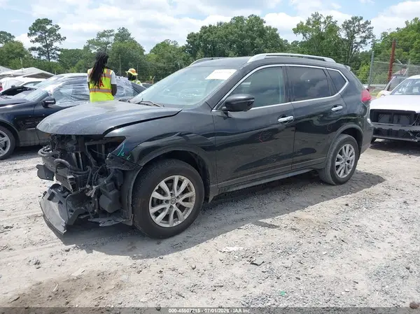 KNMAT2MV2HP566810 2017 NISSAN ROGUE - Image 2