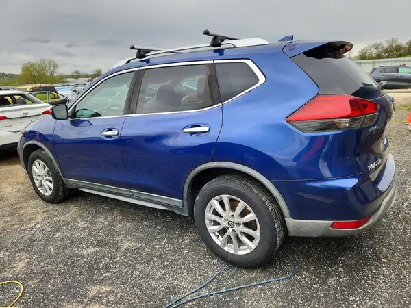 KNMAT2MV2HP570744 2017 NISSAN ROGUE - Image 2