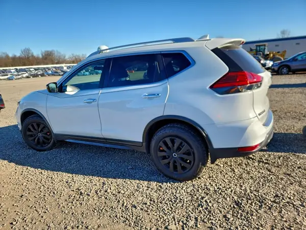 KNMAT2MV2HP572297 2017 NISSAN ROGUE - Image 2