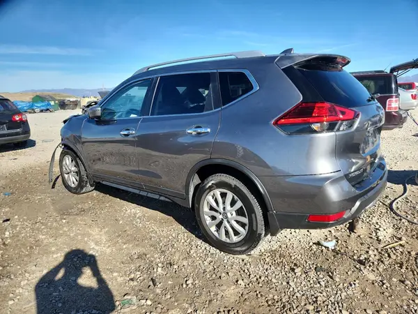 KNMAT2MV2HP572512 2017 NISSAN ROGUE - Image 2