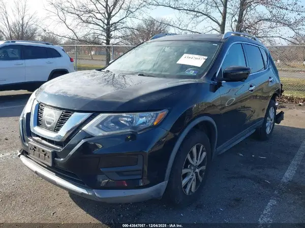 KNMAT2MV2HP572980 2017 NISSAN ROGUE - Image 2