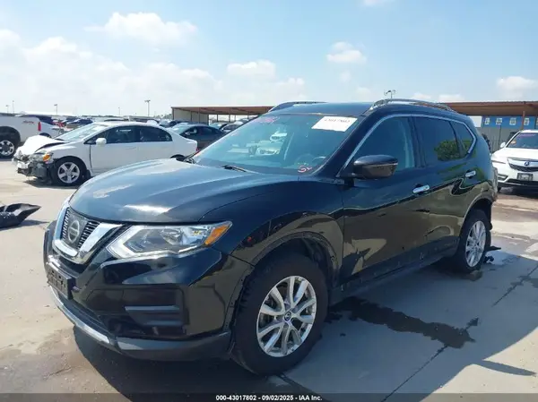 KNMAT2MV2HP573725 2017 NISSAN ROGUE - Image 2