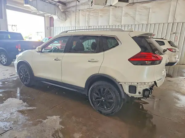 KNMAT2MV2HP578763 2017 NISSAN ROGUE - Image 2