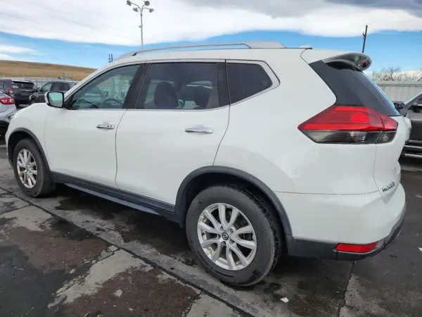 KNMAT2MV2HP579170 2017 NISSAN ROGUE - Image 2