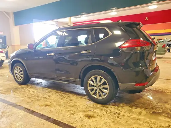KNMAT2MV2HP582232 2017 NISSAN ROGUE - Image 2