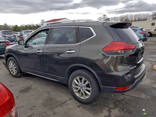 KNMAT2MV2HP586717 2017 NISSAN ROGUE - Image 2