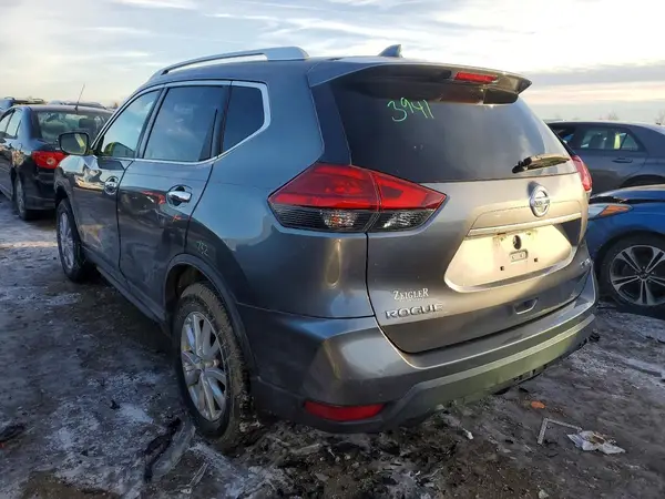 KNMAT2MV2HP588354 2017 NISSAN ROGUE - Image 2