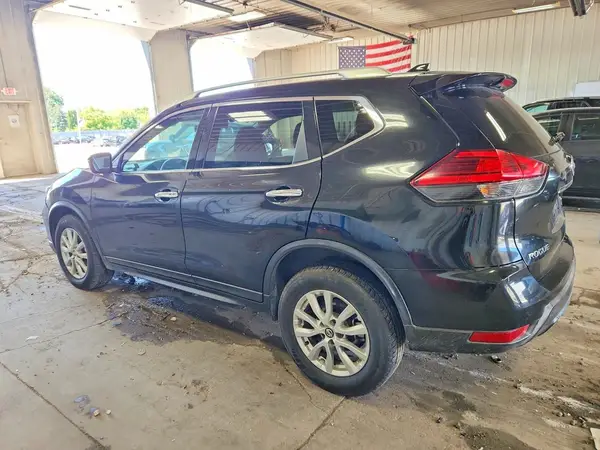 KNMAT2MV2HP589200 2017 NISSAN ROGUE - Image 2