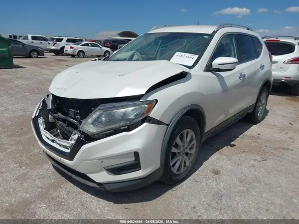 KNMAT2MV2HP592176 2017 NISSAN ROGUE - Image 2