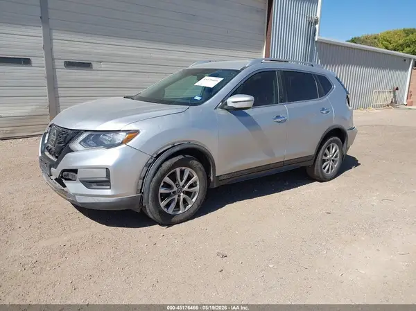 KNMAT2MV2HP596311 2017 NISSAN ROGUE - Image 2