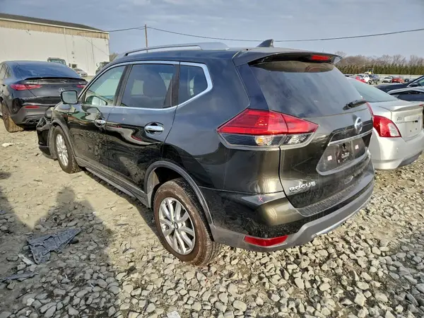 KNMAT2MV2HP601393 2017 NISSAN ROGUE - Image 2
