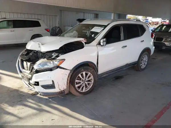 KNMAT2MV2HP608733 2017 NISSAN ROGUE - Image 2