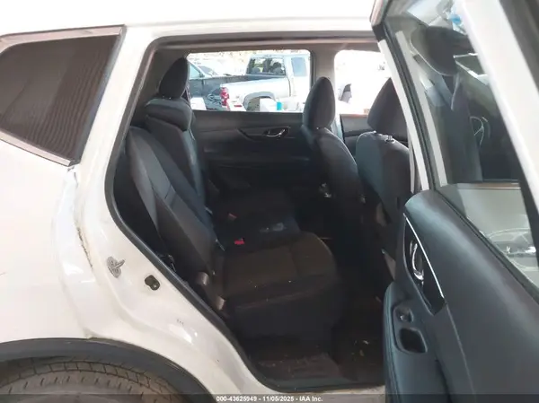 KNMAT2MV2HP608733 2017 NISSAN ROGUE - Image 8