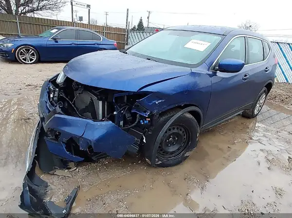 KNMAT2MV2HP610823 2017 NISSAN ROGUE - Image 2