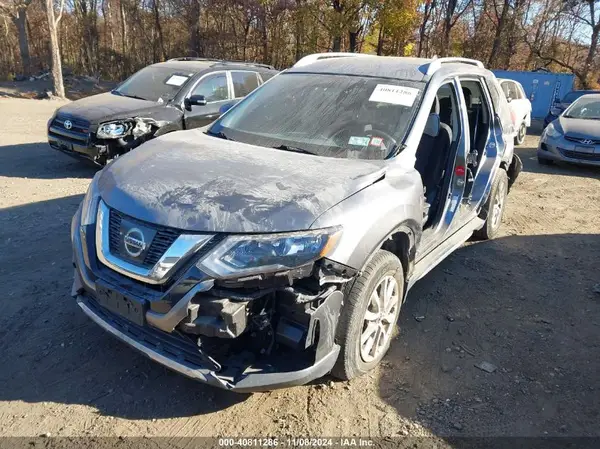 KNMAT2MV2HP611633 2017 NISSAN ROGUE - Image 2