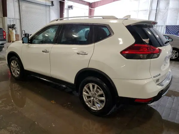 KNMAT2MV2HP616427 2017 NISSAN ROGUE - Image 2