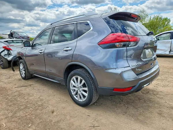 KNMAT2MV2HP617075 2017 NISSAN ROGUE - Image 2